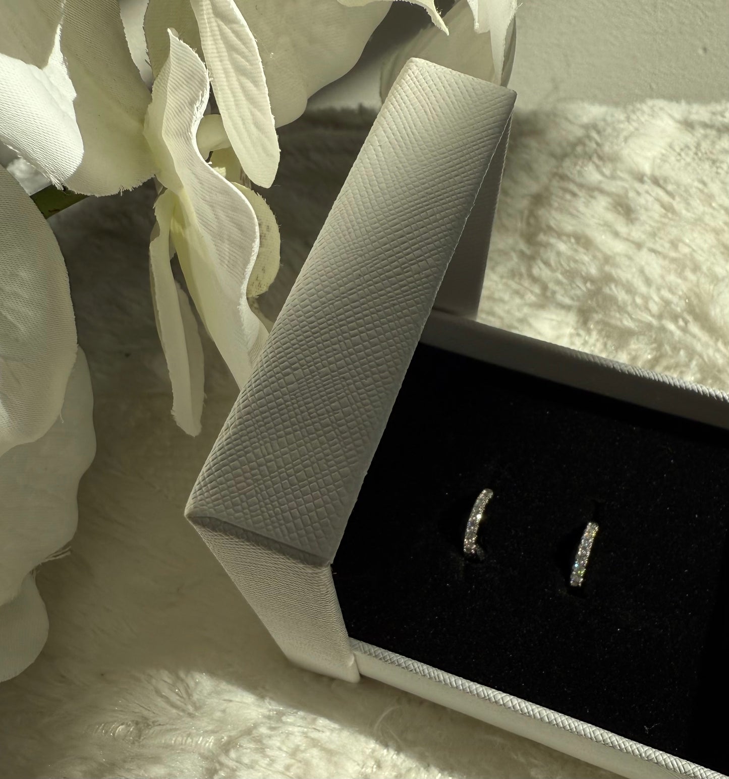 925 Sterling Silver Geometric Hoop Earrings with Sparkling Moissanite - 0.5"