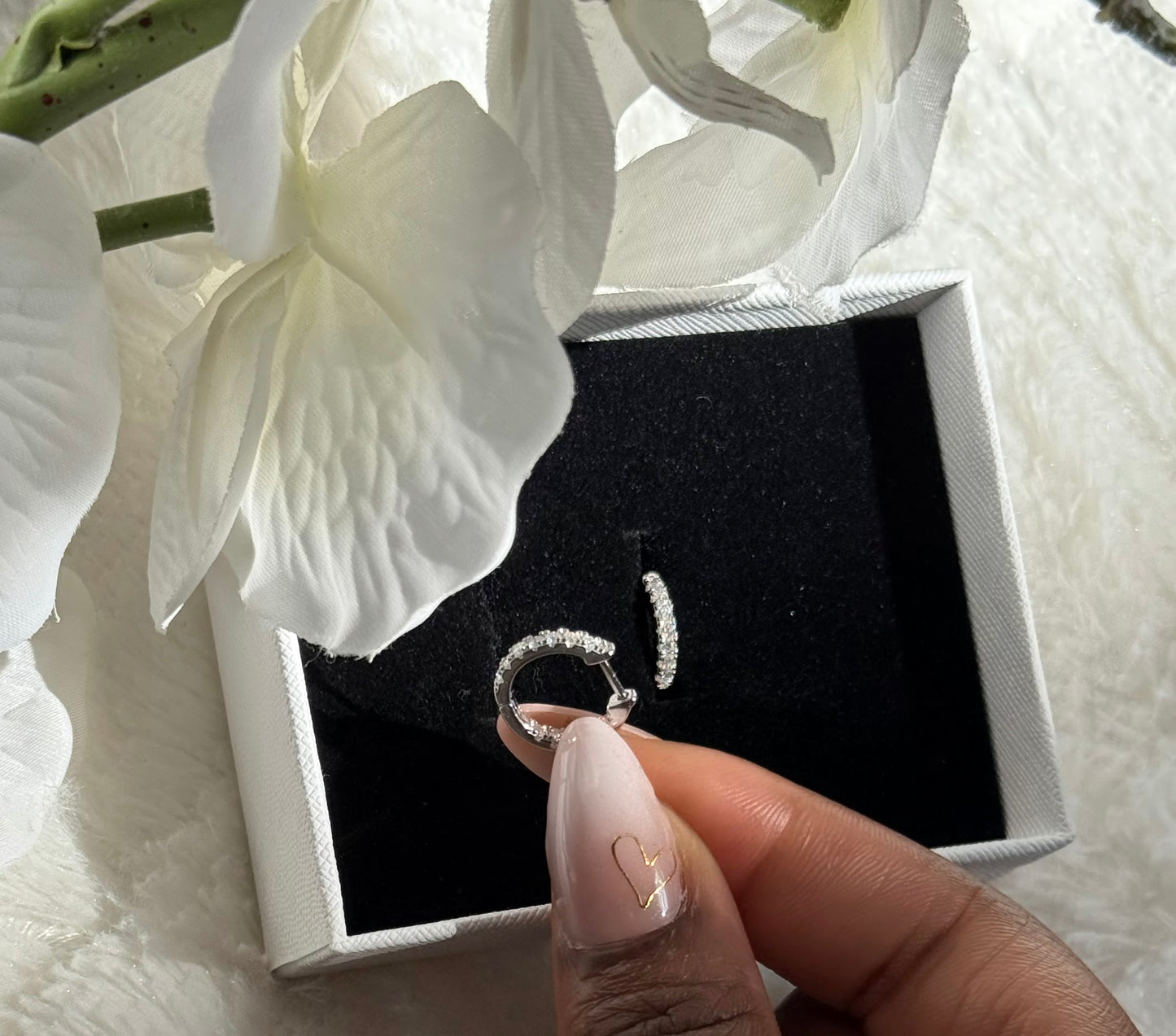 925 Sterling Silver Geometric Hoop Earrings with Sparkling Moissanite - 0.5"